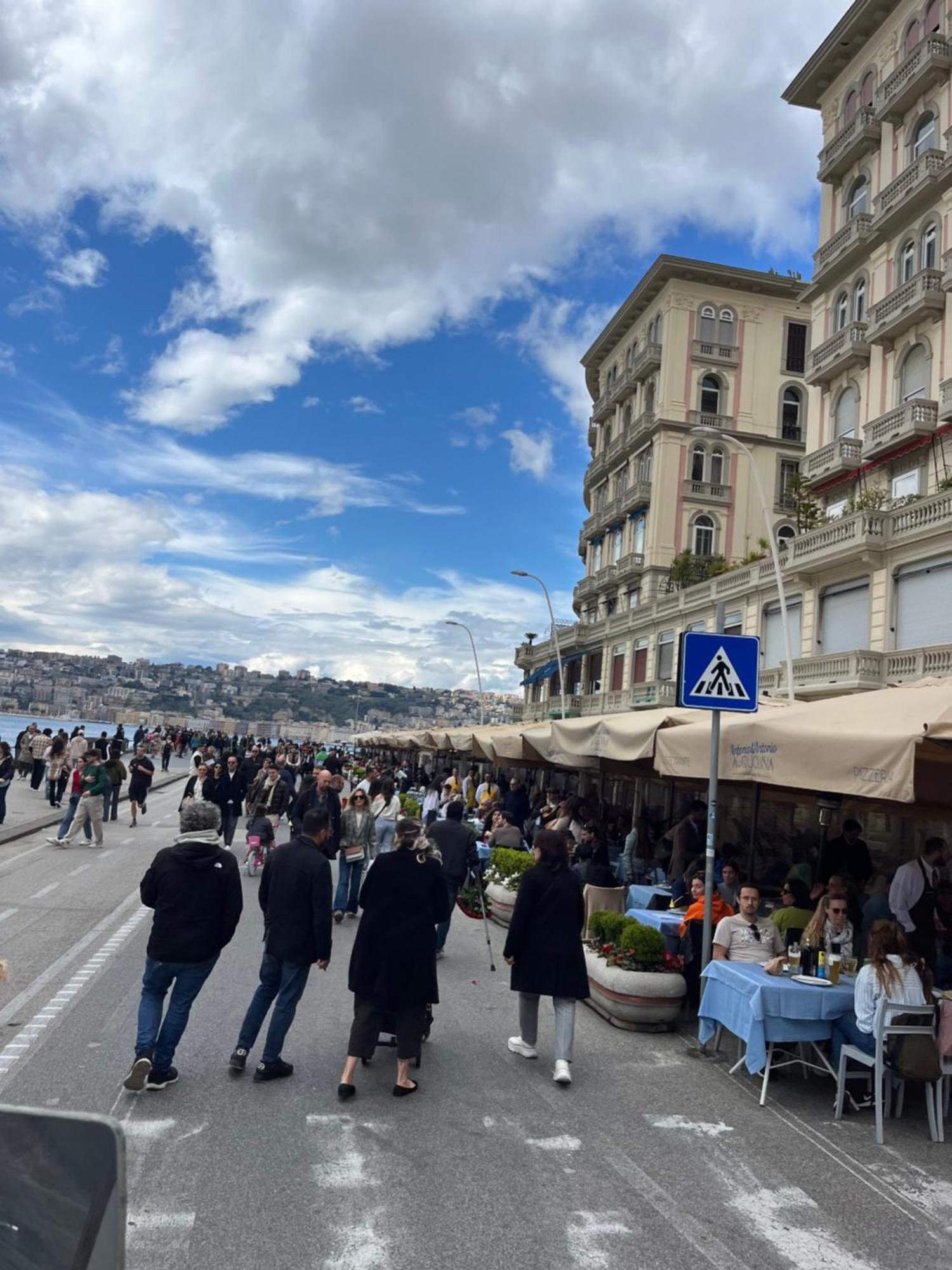 Holiday Home Un Posto Solare Napoli Ngoại thất bức ảnh