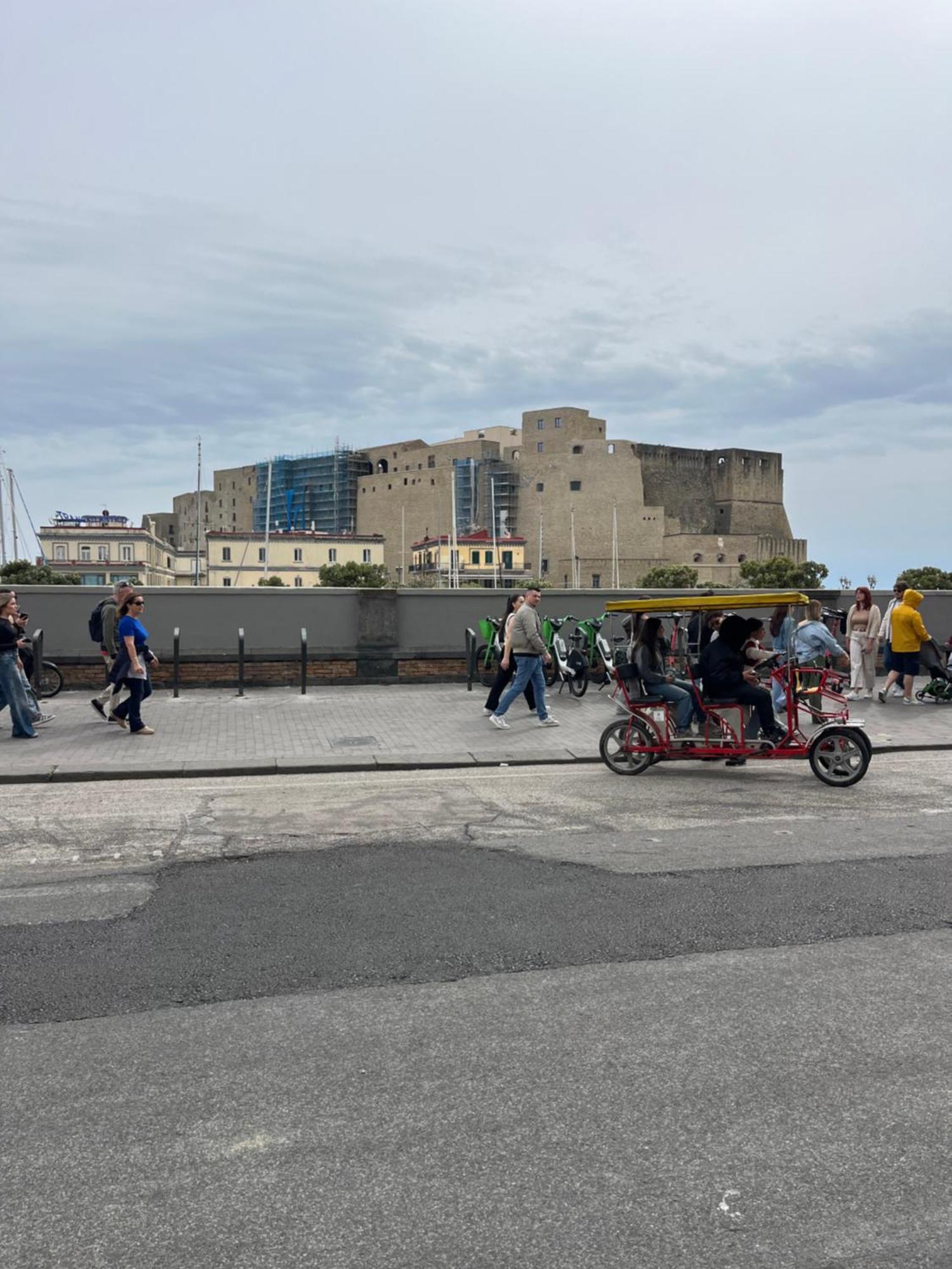 Holiday Home Un Posto Solare Napoli Ngoại thất bức ảnh